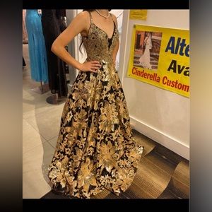 Gorgeous Black and Gold Prom/Homecoming Dress